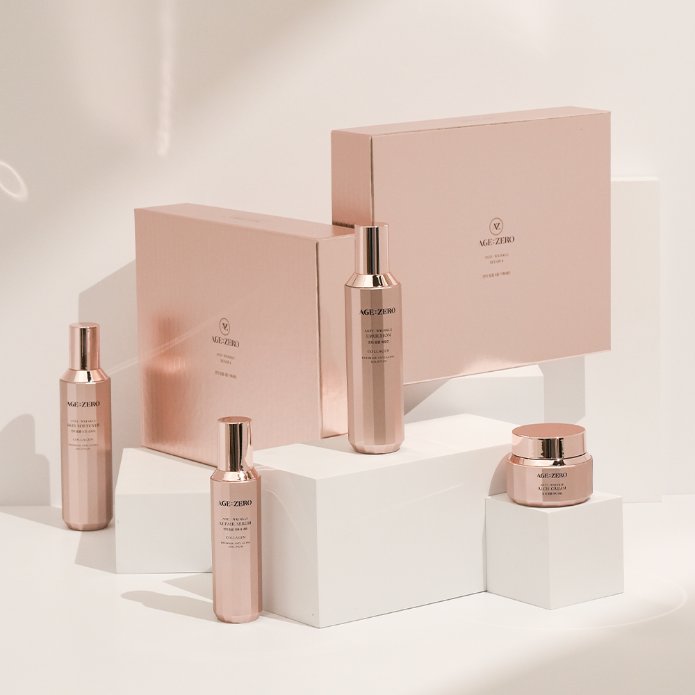 AGE ZERO Set of 4
Zestaw upominkowy zawierający 4 produkty (Skin Softener + Repair Serum + Emulsion + Rich Cream)
