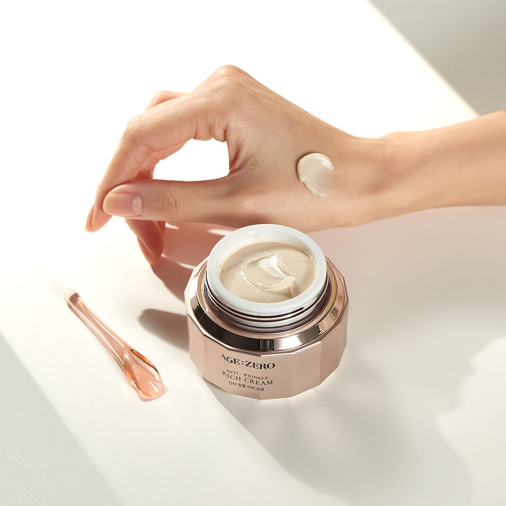 AGE ZERO Rich Cream – gęsta tekstura kremu anti-aging z peptydami K-beauty
