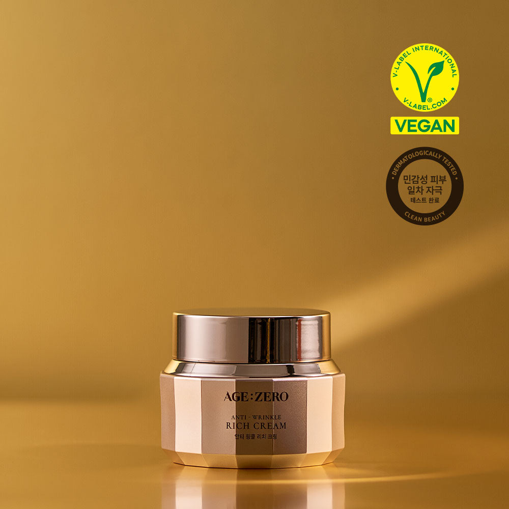 AGE ZERO Set of 4
Zestaw upominkowy zawierający 4 produkty (Skin Softener + Repair Serum + Emulsion + Rich Cream)
